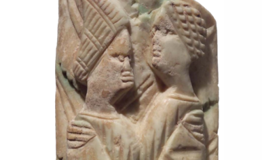 Museo di Torcello, Lamina in avorio scolpita a rilievo raffigurante una coppia abbracciata