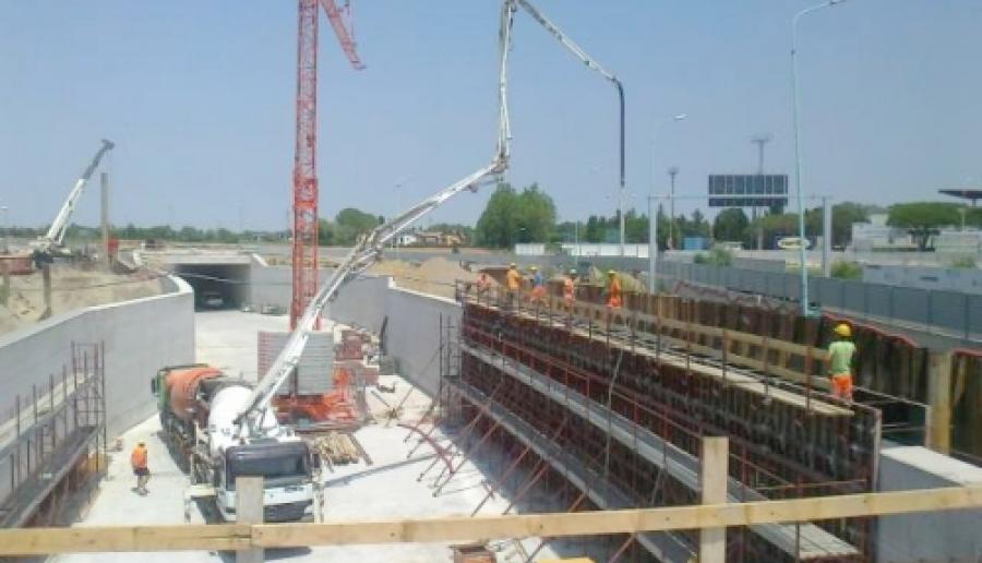 ultime operazioni per la rotatoria Picchi (foto: Ufficio stampa) ultime operazioni per la rotatoria Picchi