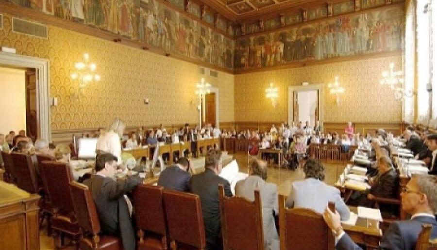 seduta di Consiglio a Venezia Ca' Corner (foto: Mario Fletzer) seduta di Consiglio a Venezia Ca' Corner (foto: Mario Fletzer)