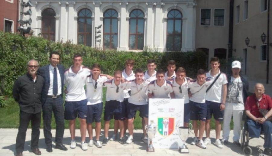 premiati: la squadra allievi calcio a cinque a Ca' Corner (foto: Ufficio stampa) premiati: la squadra allievi calcio a cinque a Ca' Corner