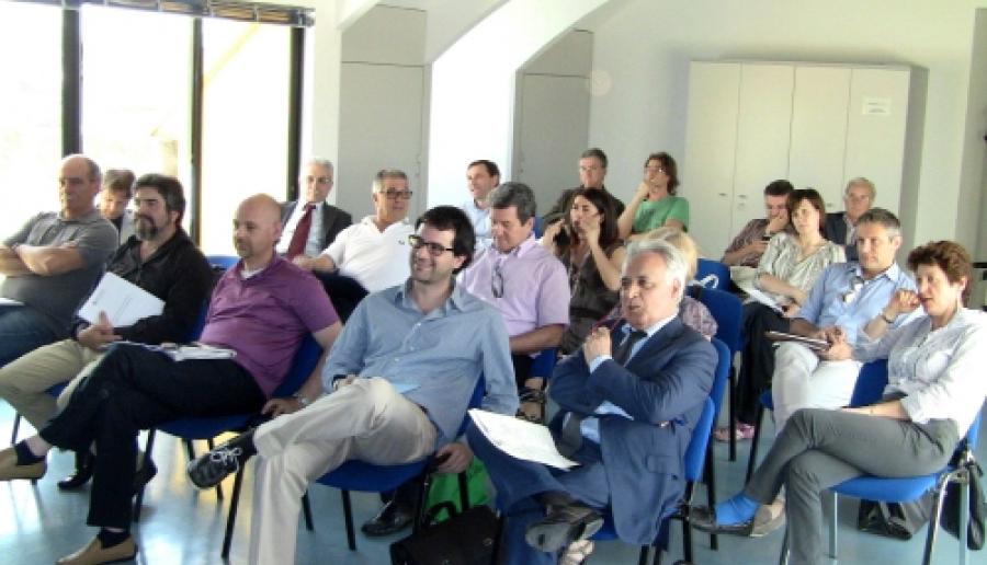 platea di sindaci e amministratori all'incontro con la commissione città metropolitana (foto: Ufficio stampa) platea di sindaci e amministratori all'incontro con la commissione città metropolitana